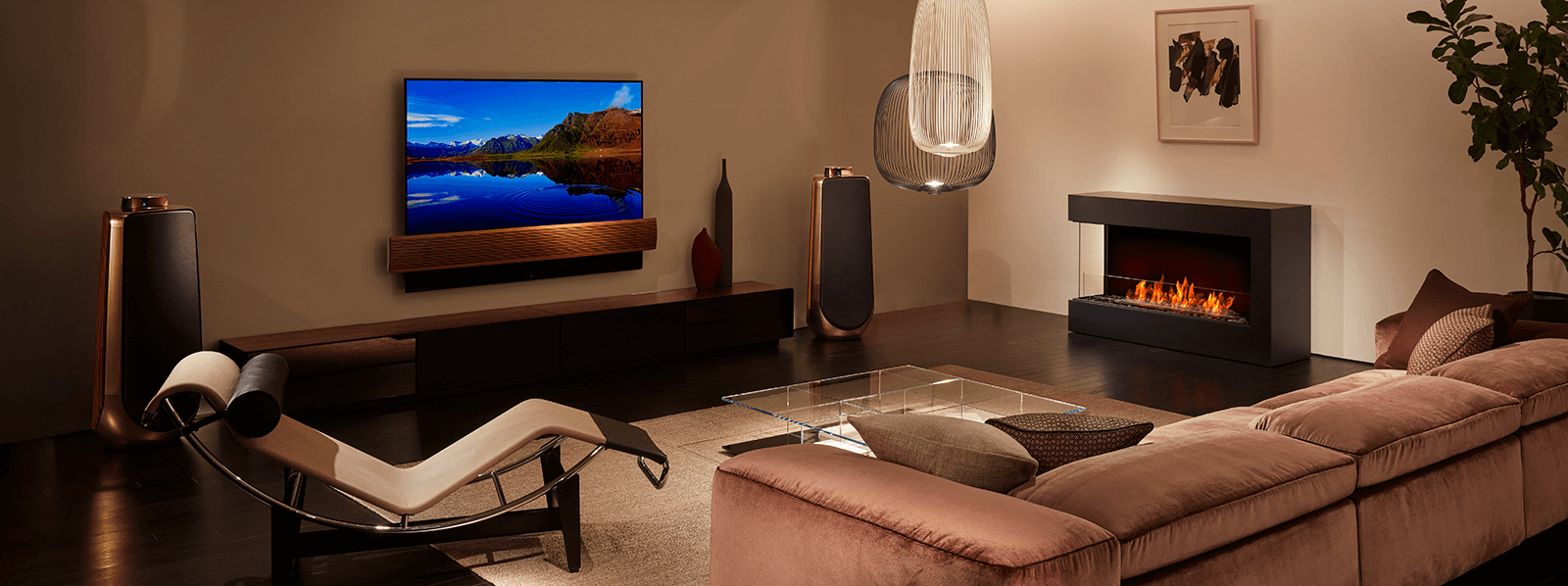 バイオエタノール暖炉「EcoSmart Fire」KAN900が屋内に置かれている画像